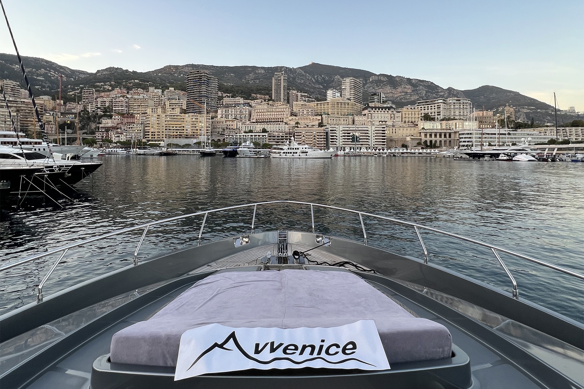 Avvenice - Monte-Carlo Monaco - Four Seasons - Yacht - Ferrari Luxury Lifestyle Video Riva Waterdream